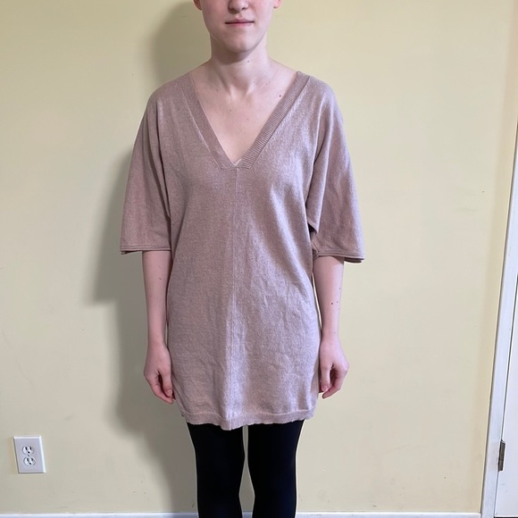 BCBG Maxazria Kay Maurer Rose Size XS V-Neck Top - Picture 1 of 5